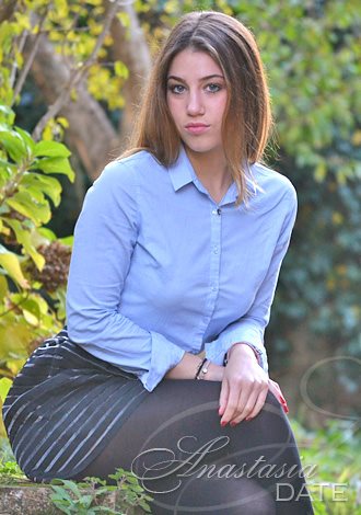 Dating Montenegrin woman: Antonina from Podgorica, 21 yo, hair color Brown